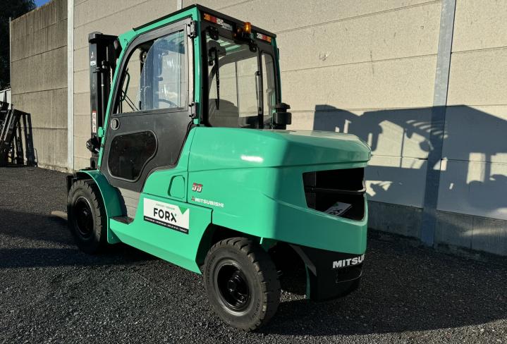 MITSUBISHI FD55NTD 5500 KG DIESEL HEFTRUCK 5.5 TON DIESEL HEFTRUCK TRIPLEX 5M VORKVERSTELLER HEFTRUCK TE KOOP @FORX CHARIOT A VENDRE FORKLIFT FOR SALE TRANSPORT HEFTRUCK DIESEL MITSUBISHI TE HUUR FORX VERHUUR TE KOOP FORX VERKOOP 5 TON 6 TON 5.5 TON