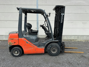 TOYOTA DIESEL 2.5 TON MET TRIPLEX FORX BESTE HEFTRUCKDEALER